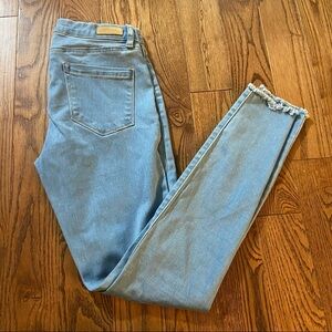 Blank  NYC skinny distressed‎ blue jeans in size 28